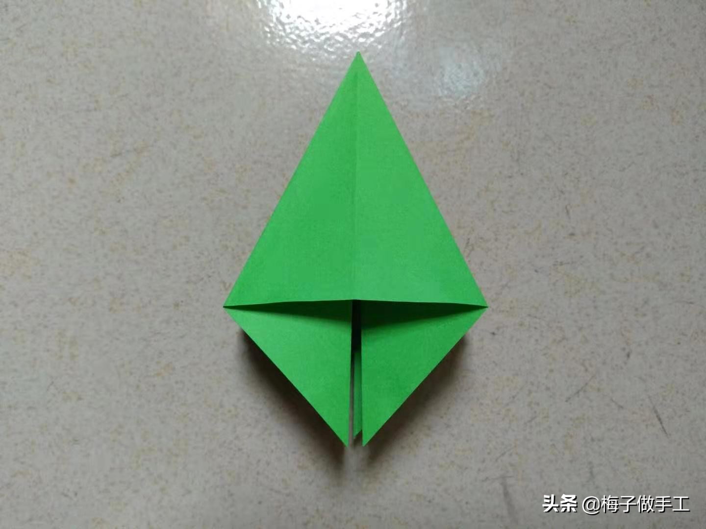 儿童折纸圣诞树的做法,儿童折纸圣诞树的折法