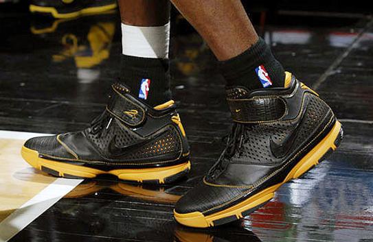 大师之路科比全套原价,科比战靴大全