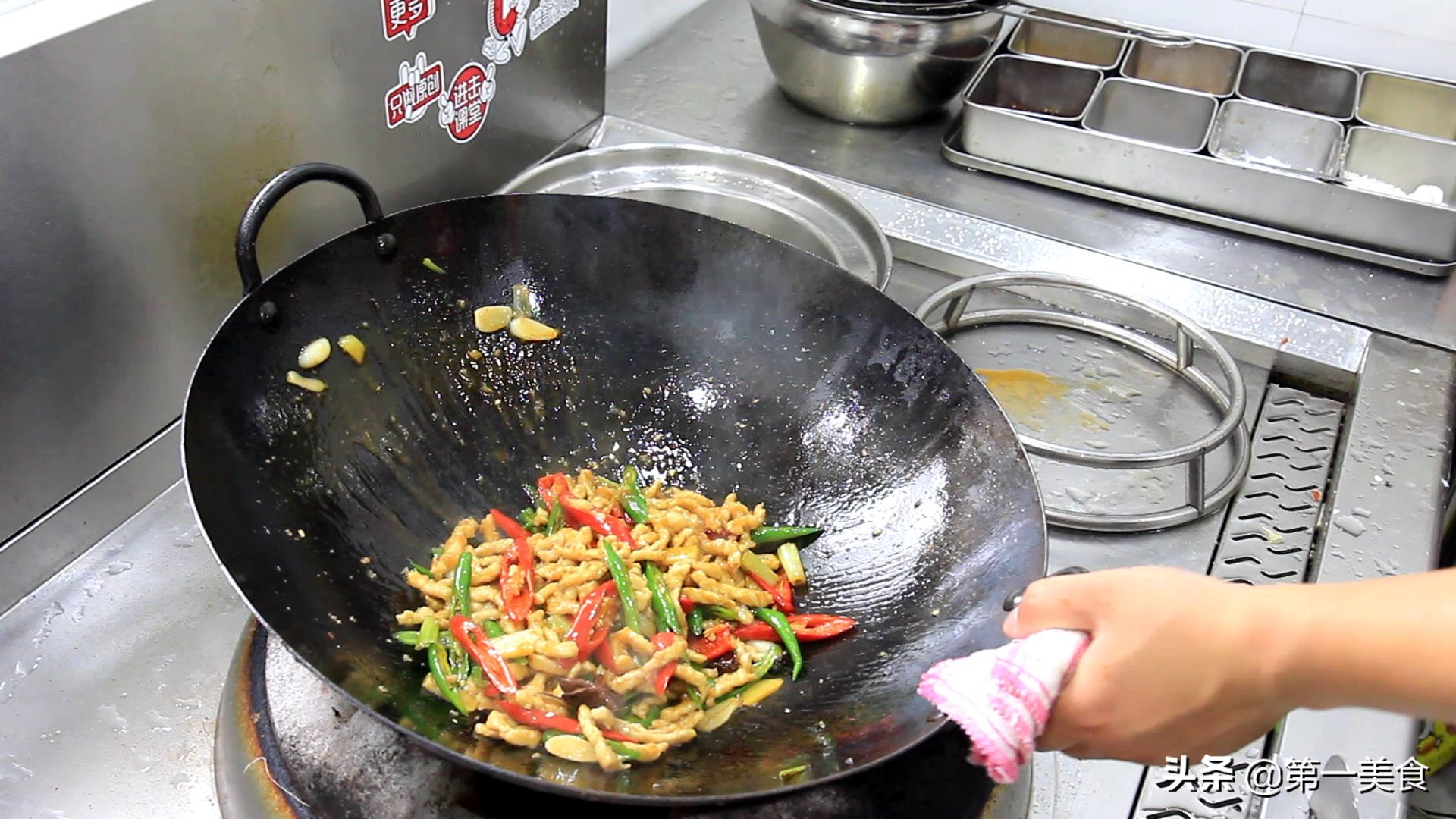 炒肉的时候怎么让肉能够鲜嫩顺滑,炒肉怎么才能炒得又嫩又香