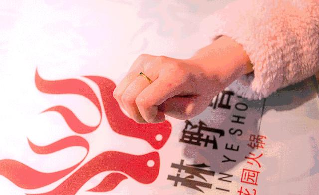 被关在花园“笼子”里吃火锅,这家春熙路的网红店,板眼儿真多!