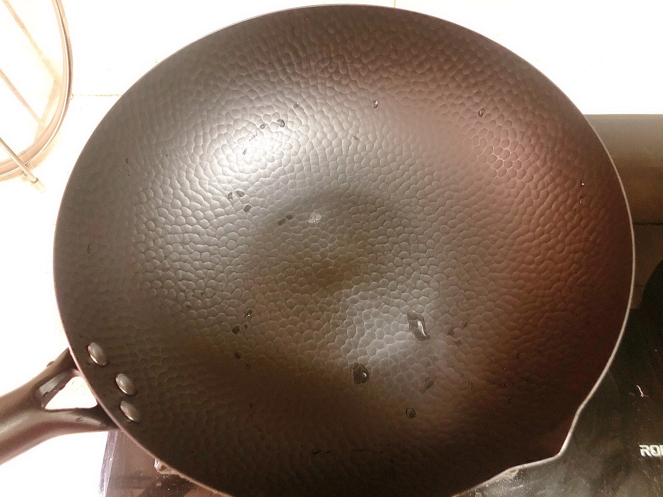 新买的铁锅别着急炒菜,新买铁锅别急着用