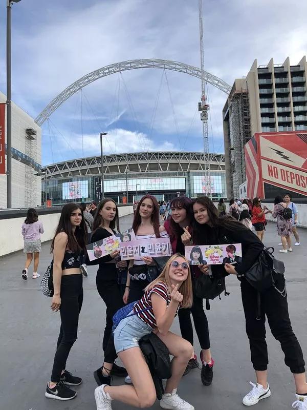 他们征服了这被世人铭记的传奇音乐圣殿，再次创造K-pop新历史