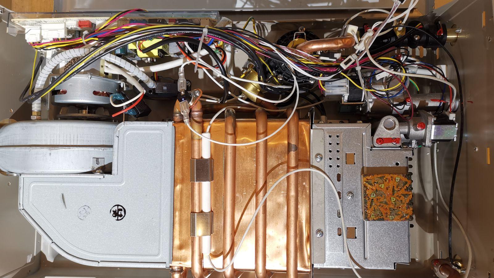 电热水器更好还是天然气热水器好,电热水器好还是燃气热水器实用