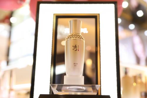 唤醒肌肤生命力重现年轻新状态,唤醒肌肤焕发年轻容颜