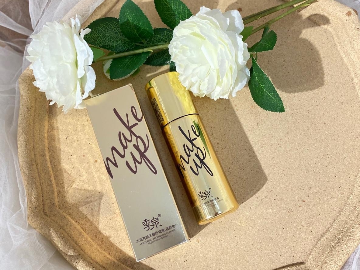 季泉金钻粉底液,季泉水润亮颜无瑕粉底液