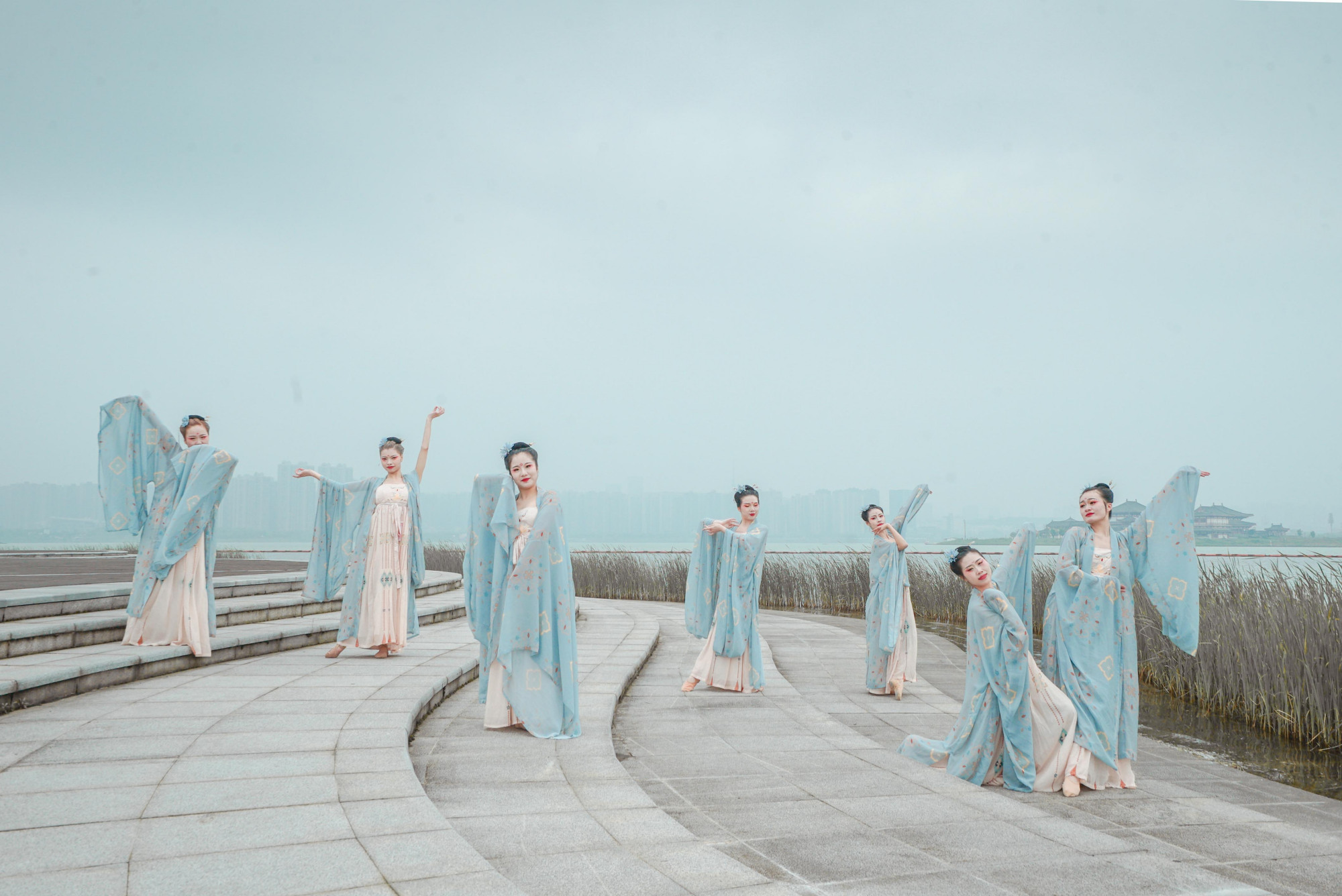 二十岁没有舞蹈基础还能学跳舞吗,25岁没有跳舞基础的适合学舞蹈吗