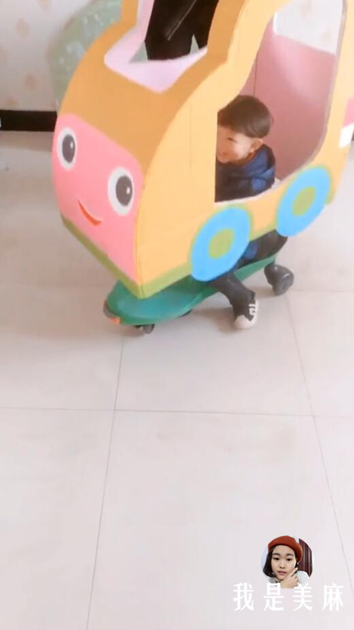 废纸箱自制小汽车简单又漂亮,用纸箱做宝宝小汽车