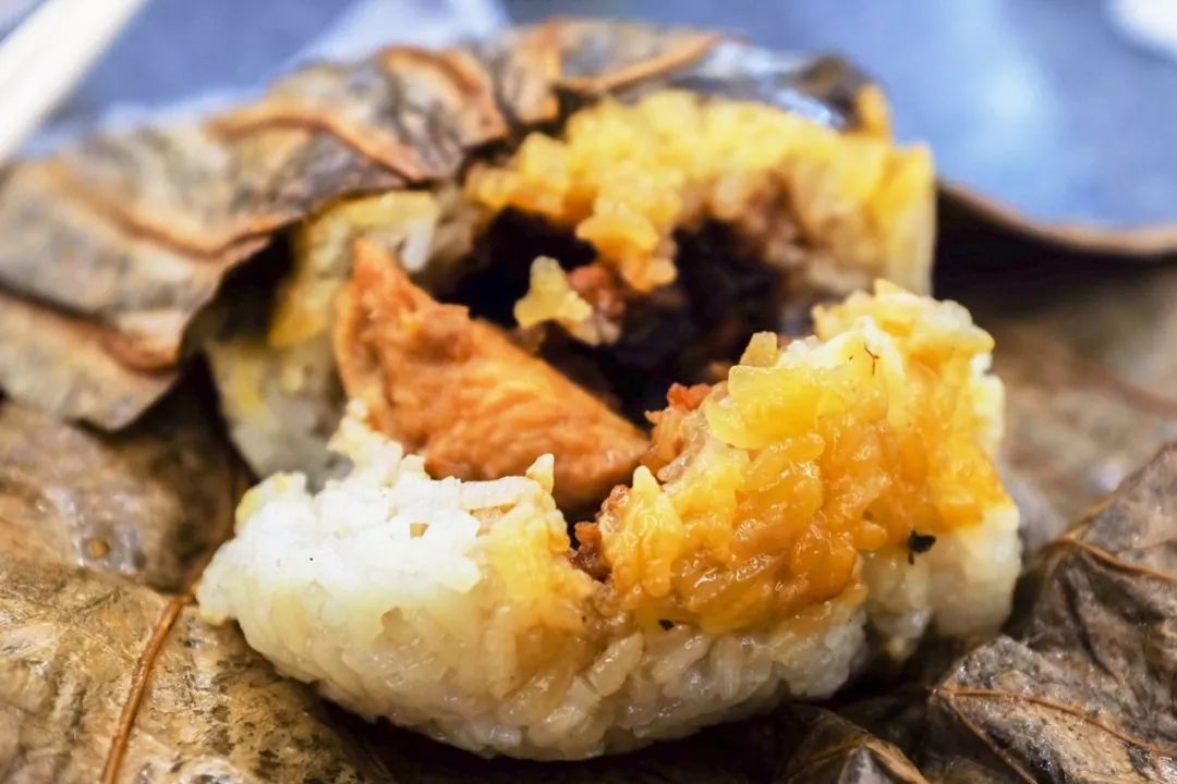 我花了107.5元，在711便利店吃了一份糯米鸡