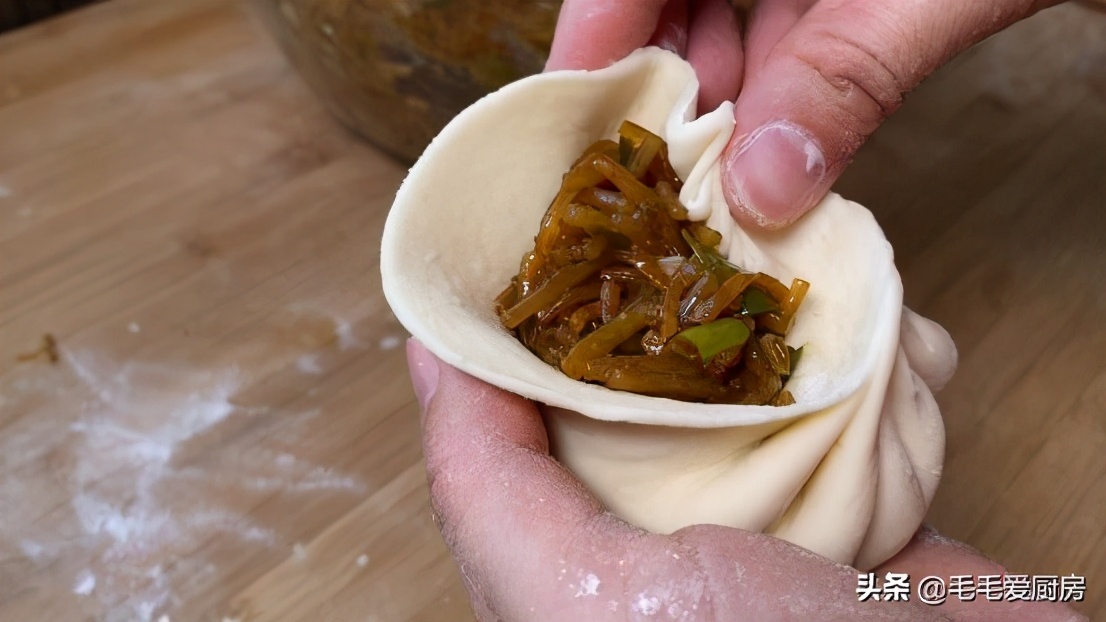 蒸包子诀窍告诉你不要直接上蒸笼,蒸包子要咋蒸不粘