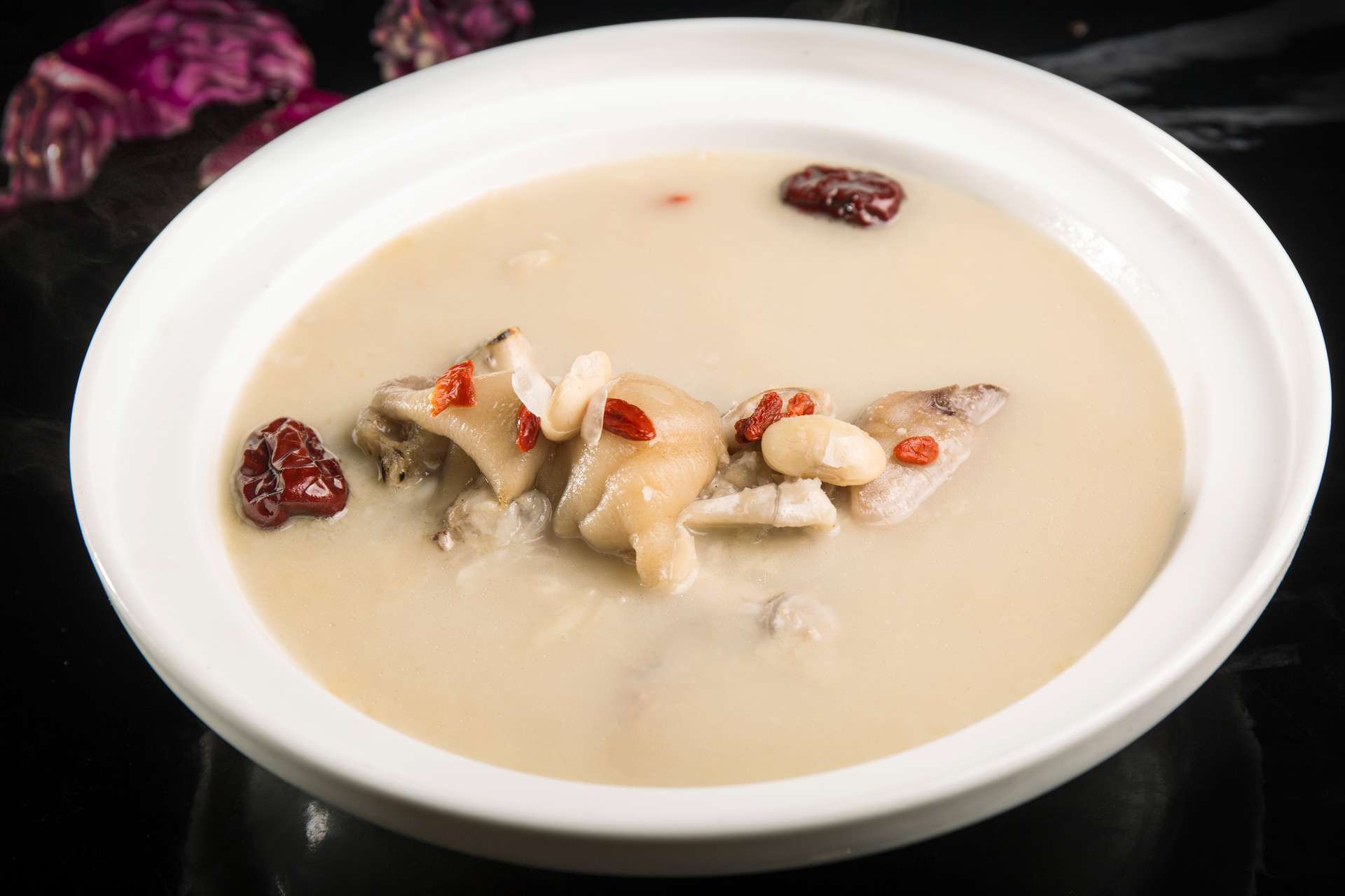 母乳孩子不够吃怎样才能母乳多些,母乳不够吃宝宝吃什么补奶水