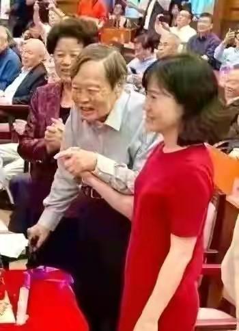 翁帆与杨振宁子女合影,翁帆与杨振宁结婚原因