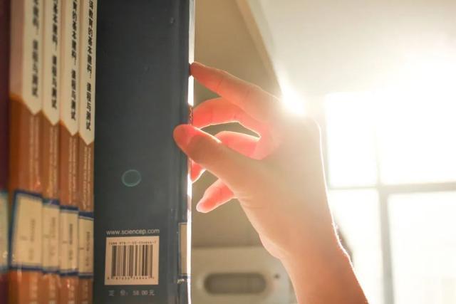 40首经典励志读书学习诗词,读书感悟和精辟经典古诗词句子