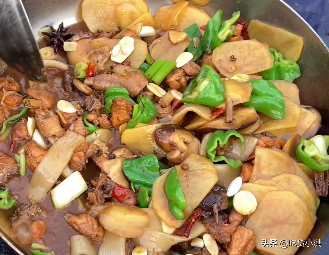 临沂炒鸡夫妻,临沂小哥露天卖炒鸡