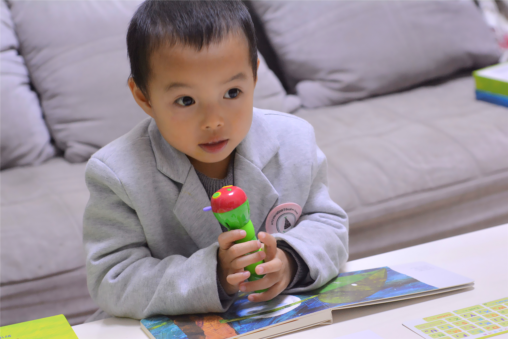 毛毛虫点读笔绘本入门,小彼恩和毛毛虫点读笔是什么关系