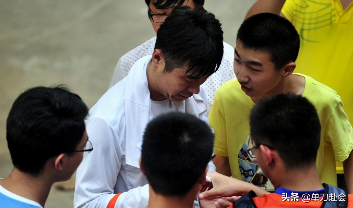 鲁能球迷高喊足协下课！前国脚重提恒大主帅名言：中国足球没前途