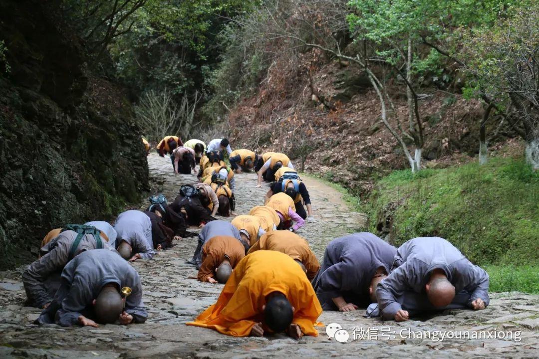 叩首磕头正确手势,跪拜和叩拜有什么区别