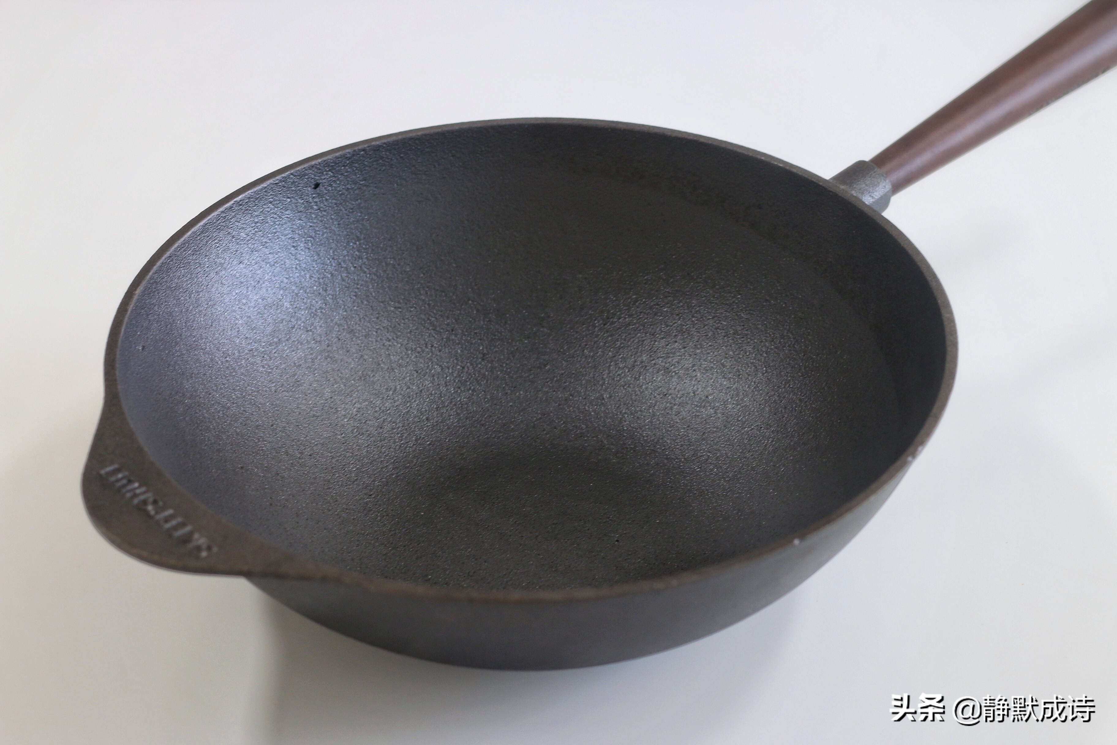 铸铁锅炒菜怎么操作不粘,铸铁锅炒菜有什么好处
