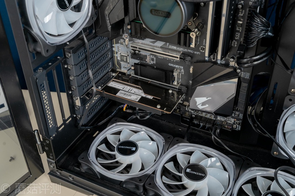 方便插拔，探索更多使用可能、ICYDock硬盘抽取盒PCI转M2评测