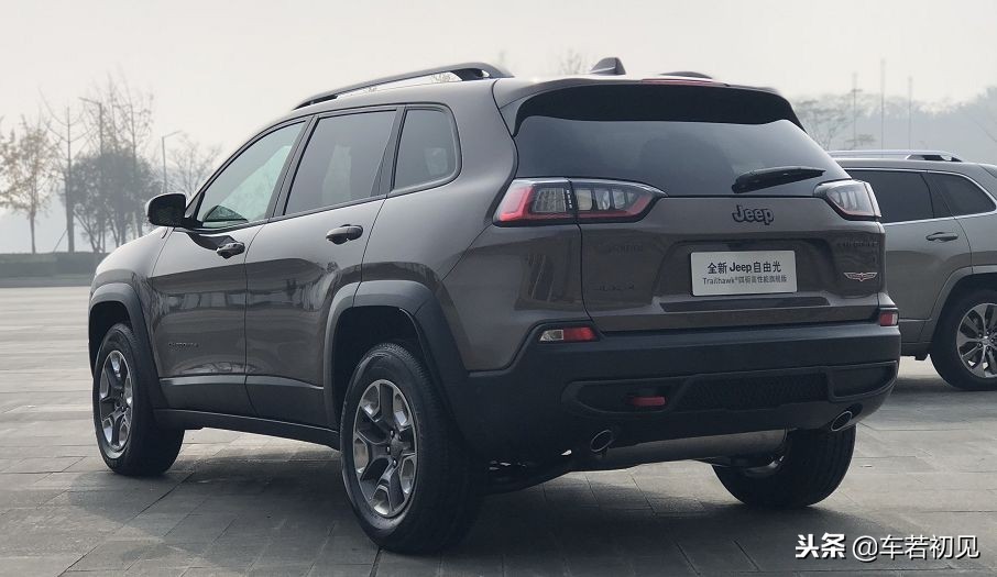 试驾2019jeep自由光全能版,jeep自由光试驾新款