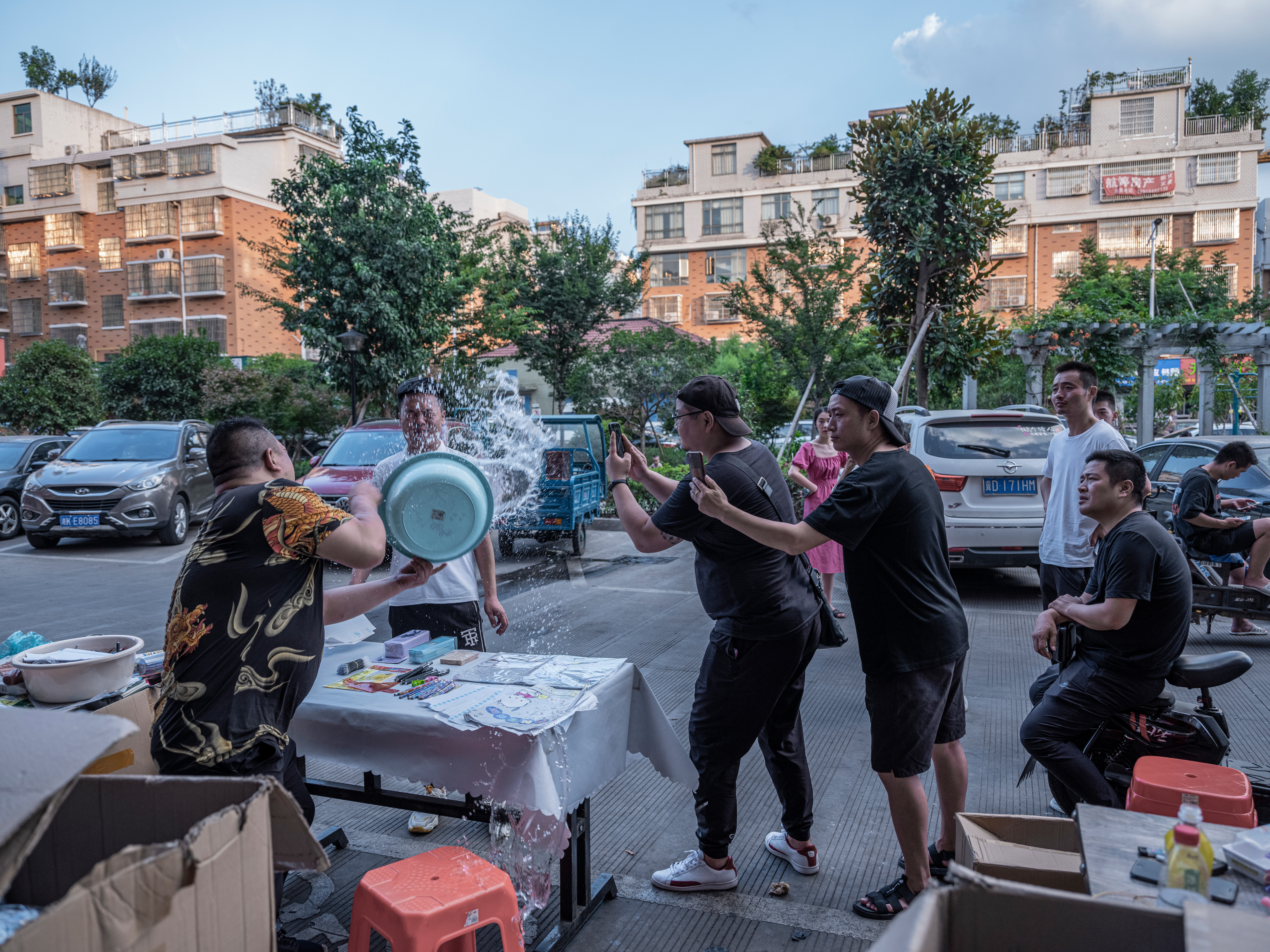 独家｜义乌带货主播生存实录：有人爆单暴富，有人成为“难民”