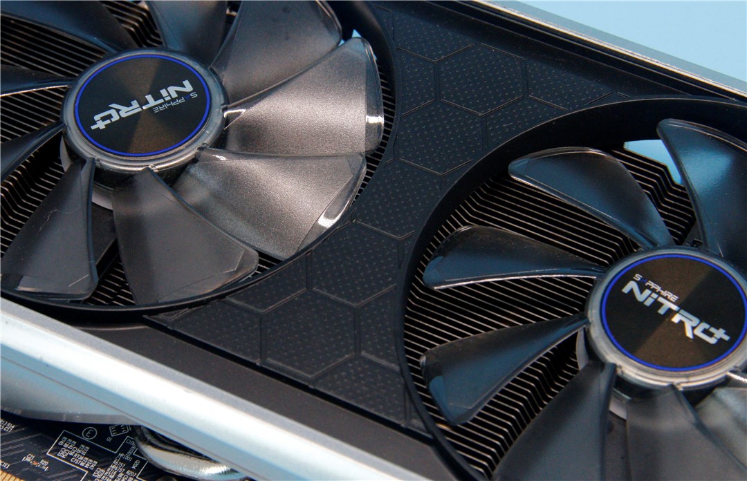 rx5500xt和rx5600xt哪个值得购买,rx5500xt是什么级别的