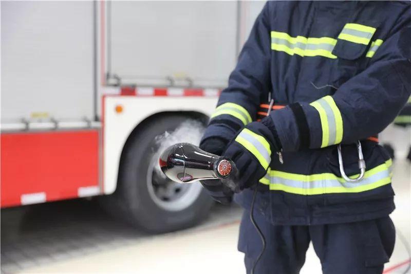 2000块钱的吹风机跟100的区别,2000元的吹风机