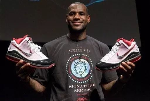 锡安和李宁,欧文3年1.26亿签约安踏