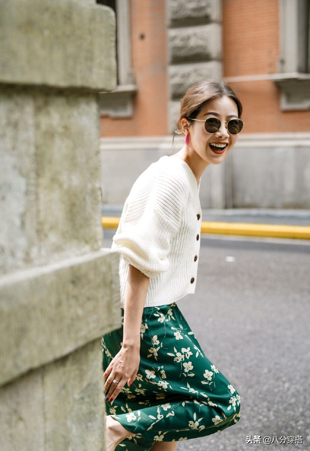 真正懂“穿搭”的女人，都知道碎花裙的挑选法则，清新简约有气质
