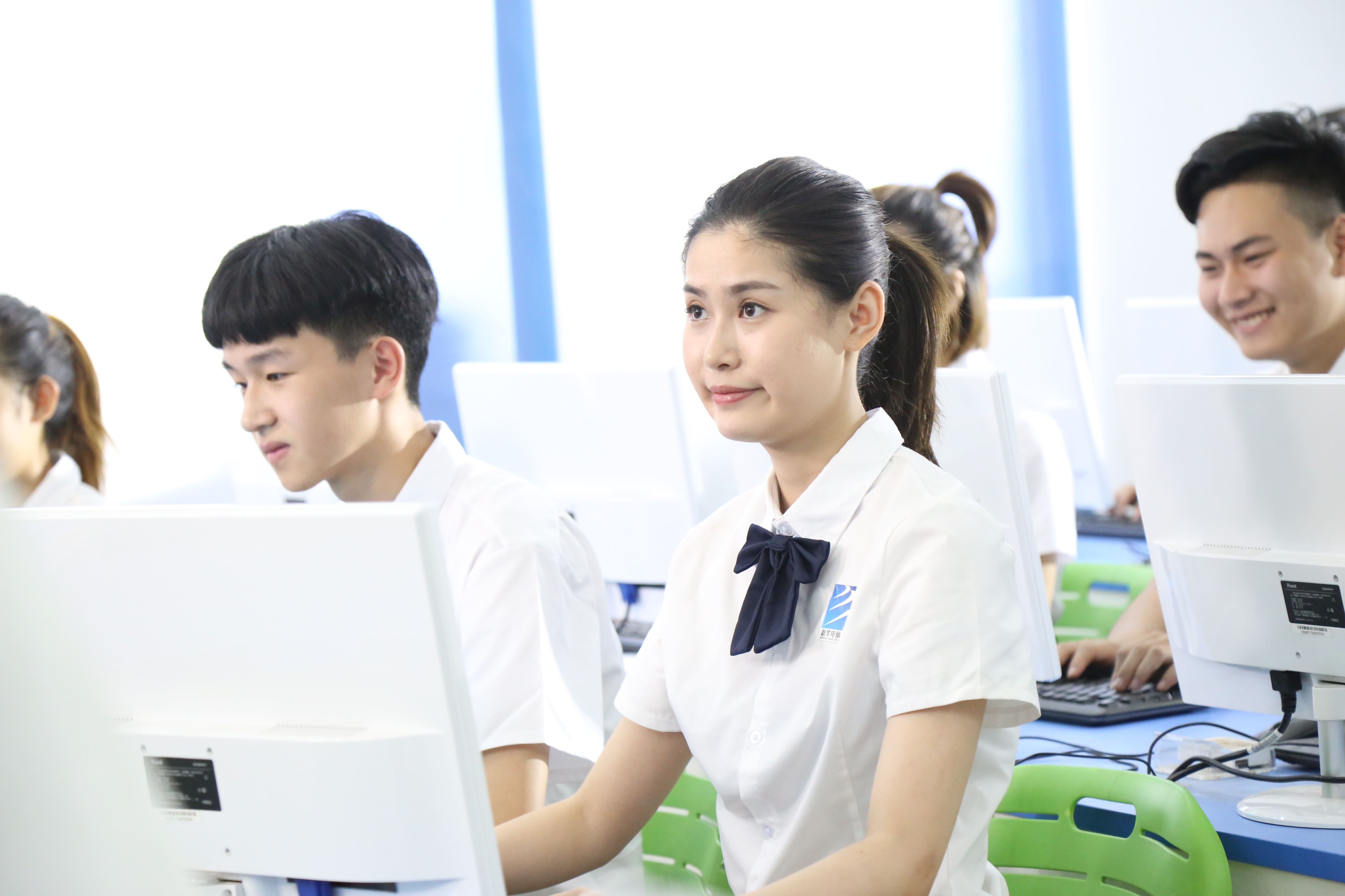 新华互联网教育集团,专注互联网教育