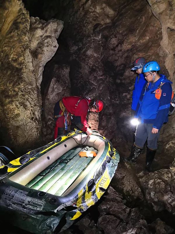 惊世奇观丨汉中68万岁天坑揭秘，地下河、剑齿象化石...