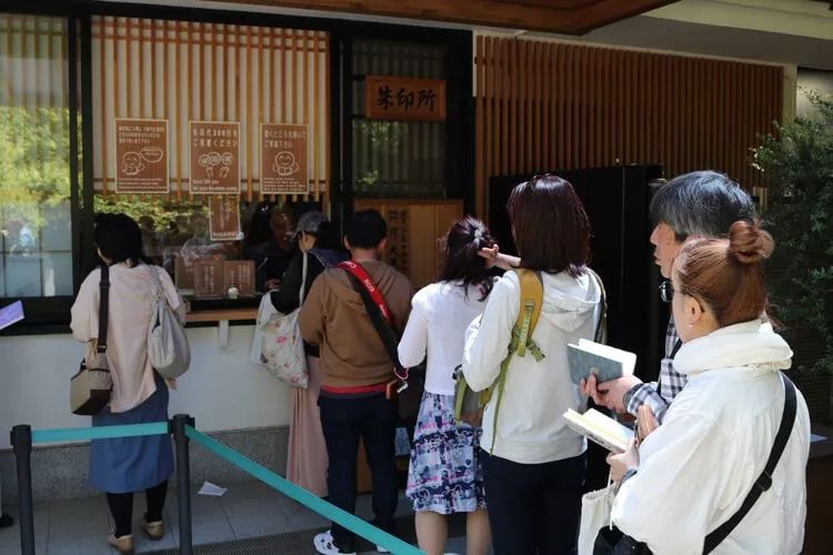 日本寺庙必求的这样东西，代购、黄牛翻几倍售卖？游客：值得