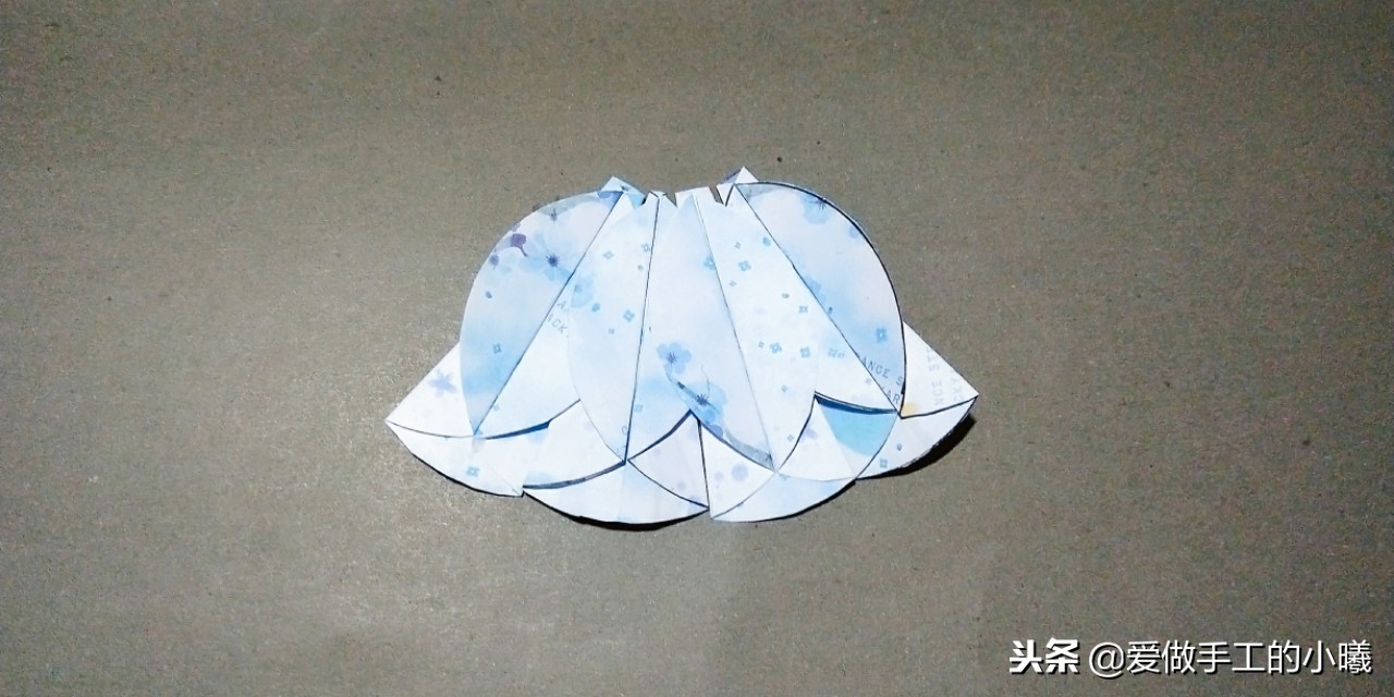 夏天到了一款漂亮的小裙子折纸,芭蕾舞裙子手工剪纸制作