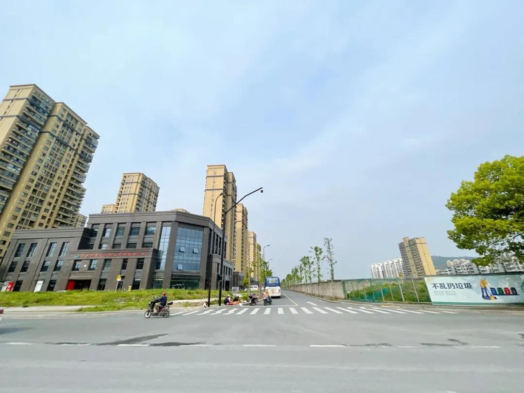 38000元/㎡的浦沿，一分未涨，但无倒挂，摇吗？丨“小公举”探地