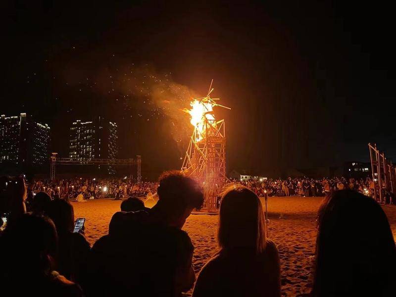 阿那亚“折叠”：当中产家庭与戏剧文青共享一片小区