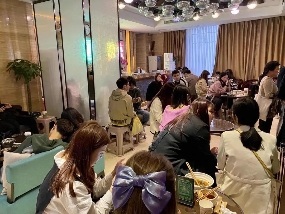 去长沙必去茶颜悦色,来长沙打卡茶颜悦色的朋友圈文案