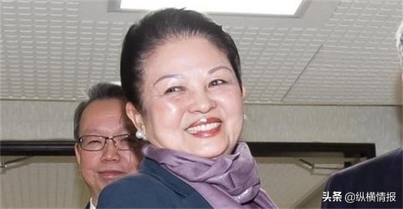 两个舞女竞争电视剧,两个富家少爷看上一个舞女