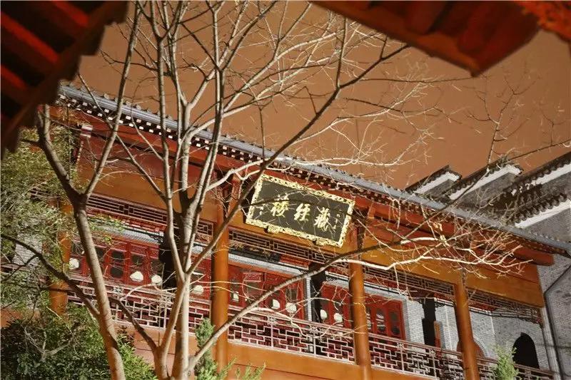 李李原型剃度出家又还俗,最近寺庙剃度出家全过程