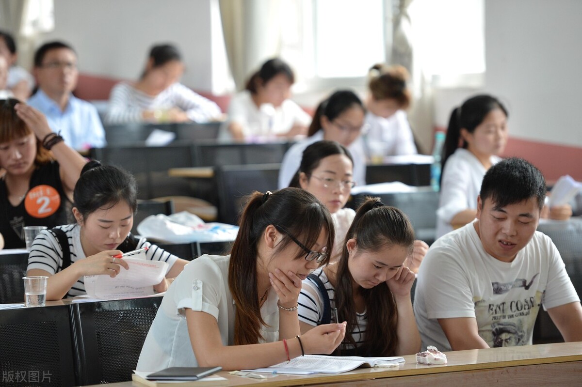 45岁的公办教师，去私立学校做牛做马，有前途吗？我认为要慎重