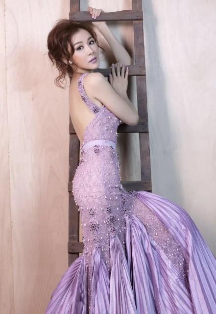 萧蔷好瘦,51岁萧蔷大秀马甲线