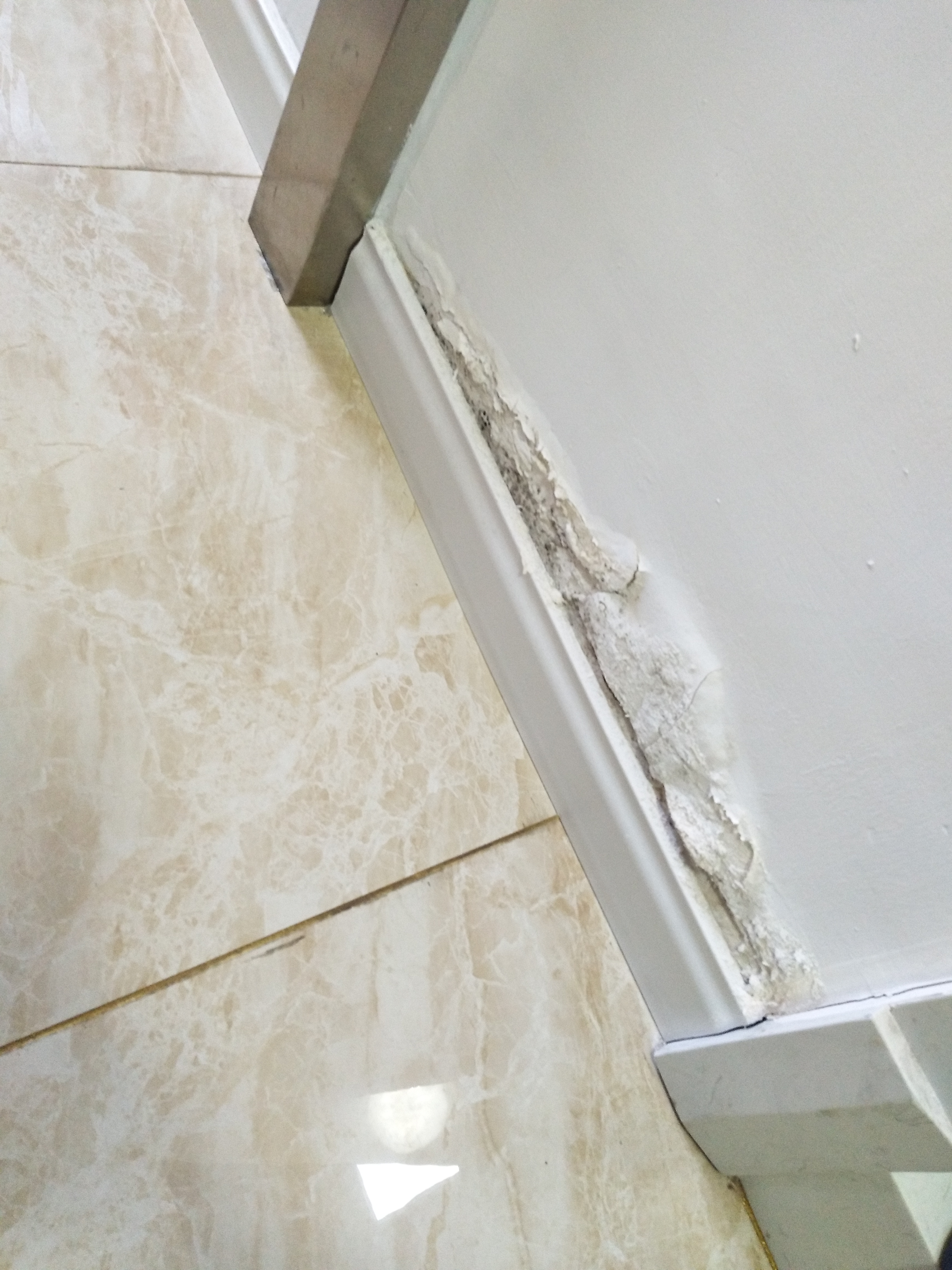 卫生间返水找谁解决,卫生间返水怎么解决视频