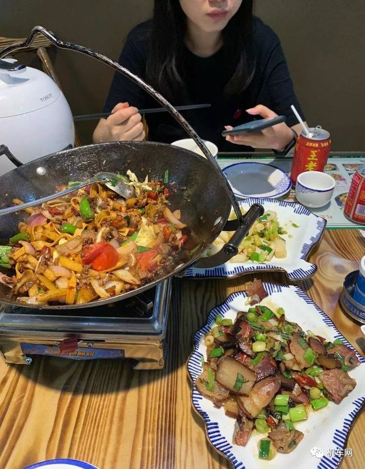 妹子，你骑190的男朋友已经在路上啦