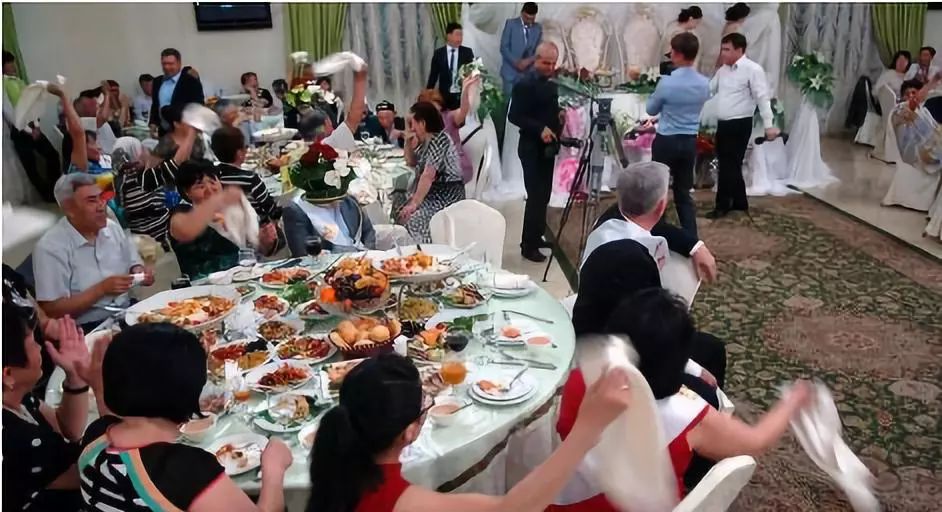 为什么看过*疆新**人的婚礼后，就都想结婚了？