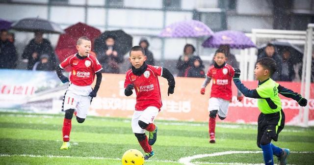 夸奖中国足球小将,未来可期的中国青训小将