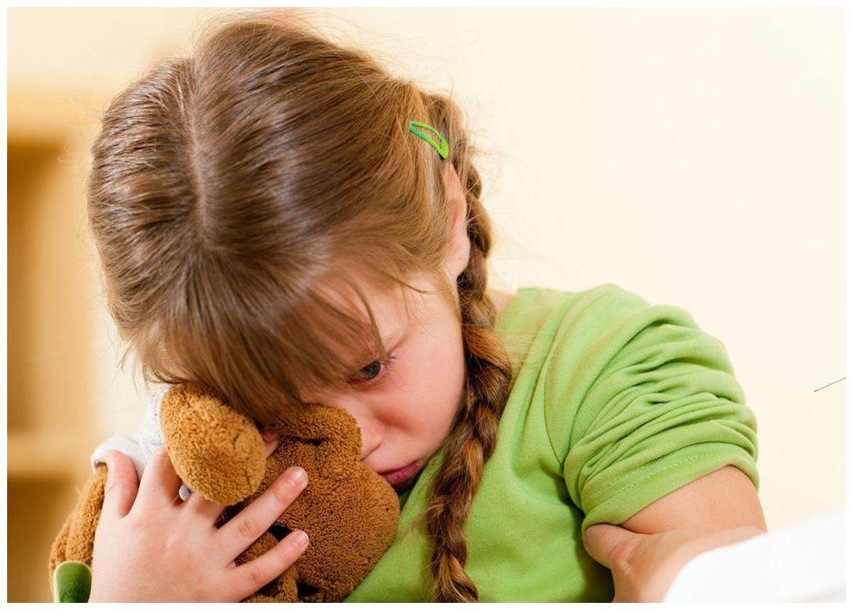 小孩一害怕就出汗怎么回事,儿童一紧张手就出汗是什么原因