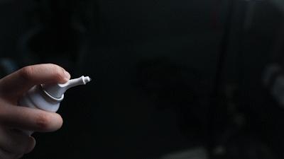 宝宝鼻塞流鼻涕太难受，这个缓解小方法，安全又管用