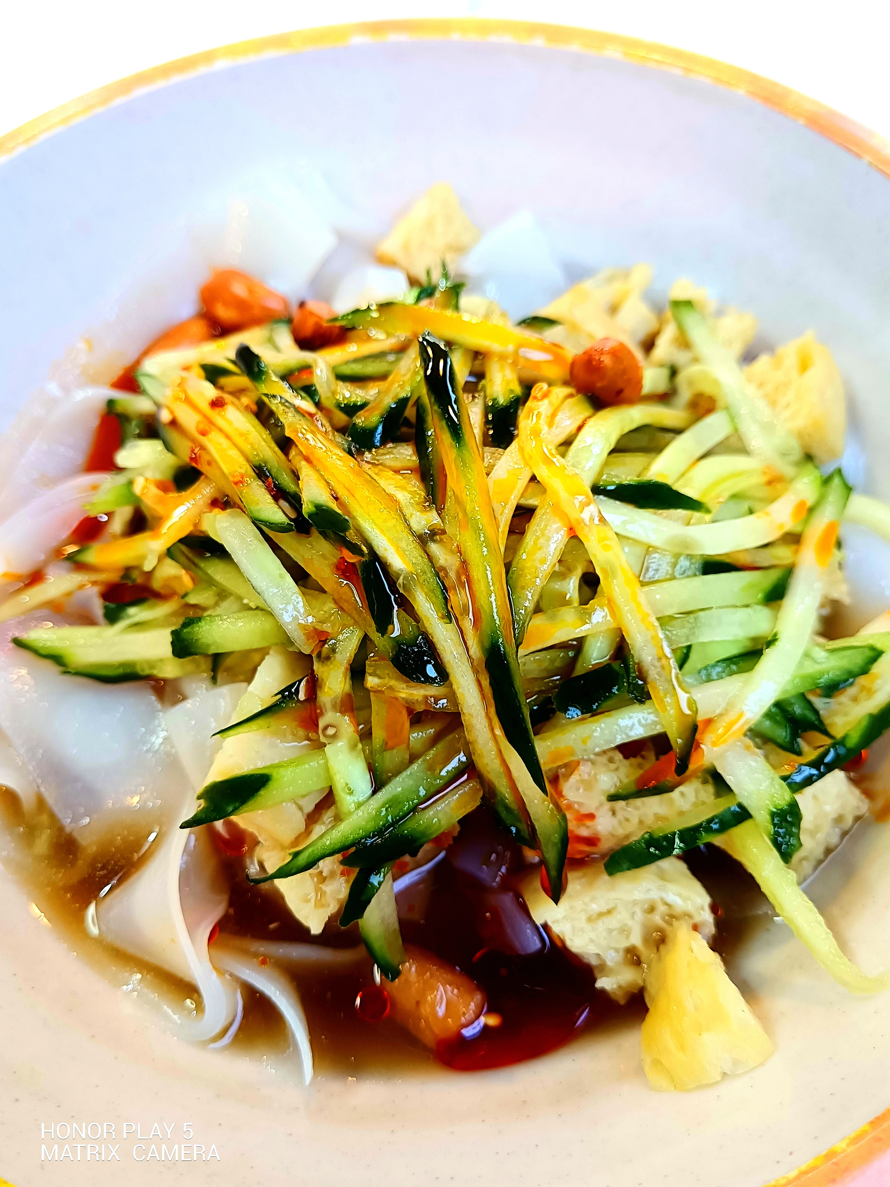 荣耀play5快充66w,荣耀play5活力版5g怎么样