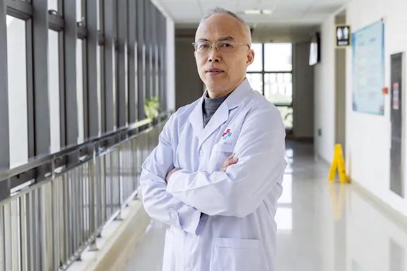 股骨头坏死不手术也能好,股骨头坏死手术多长时间能干重活