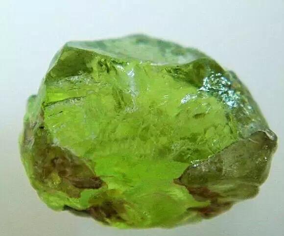 见惯了宝玉石，它的原石长啥样？有些毫不起眼，捡到千万别丢……