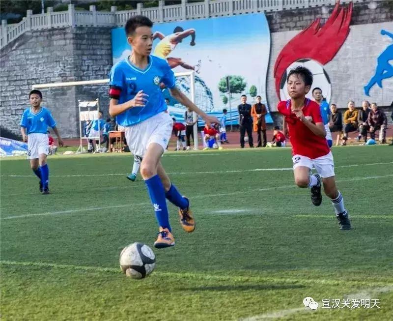 祝贺我校被评为先进学校,四川首批校园足球示范学校