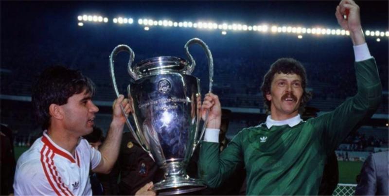 第一支获得欧冠冠军的球队,首支卫冕欧洲杯冠军的是哪支球队